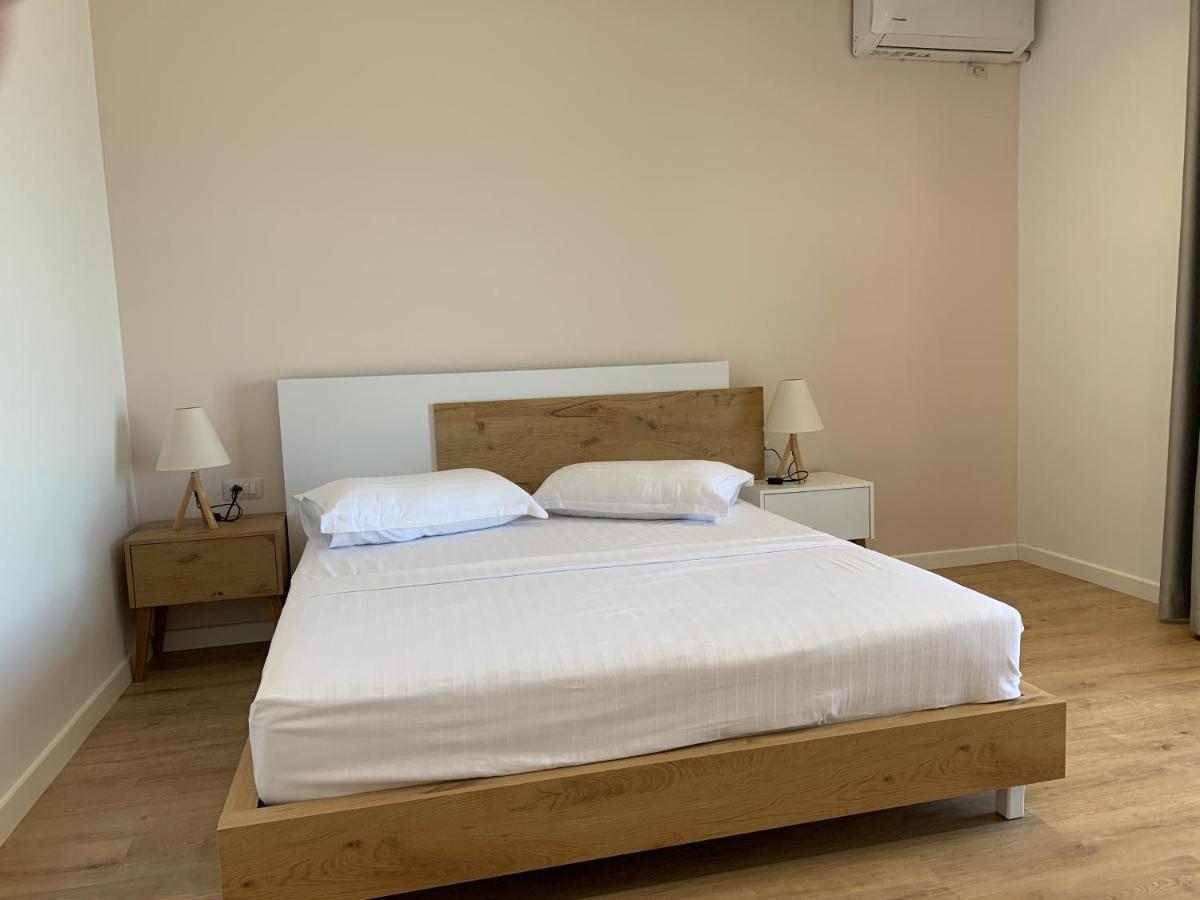 Sea Breeze Apartment *