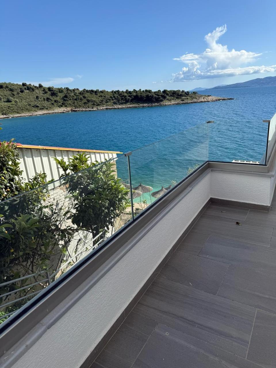 Apartment Sea Breeze Sarande